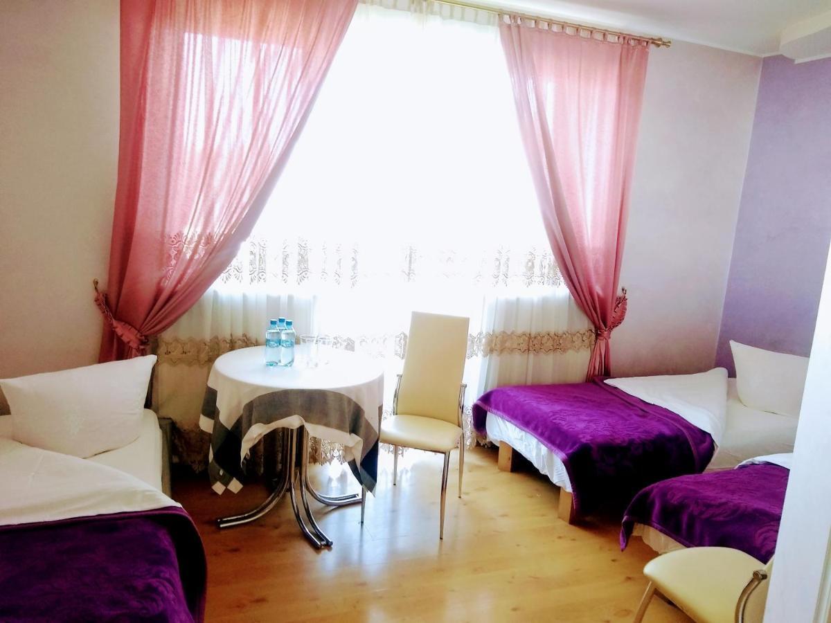 My - Czarny Kot Bed & Breakfast Warszawa